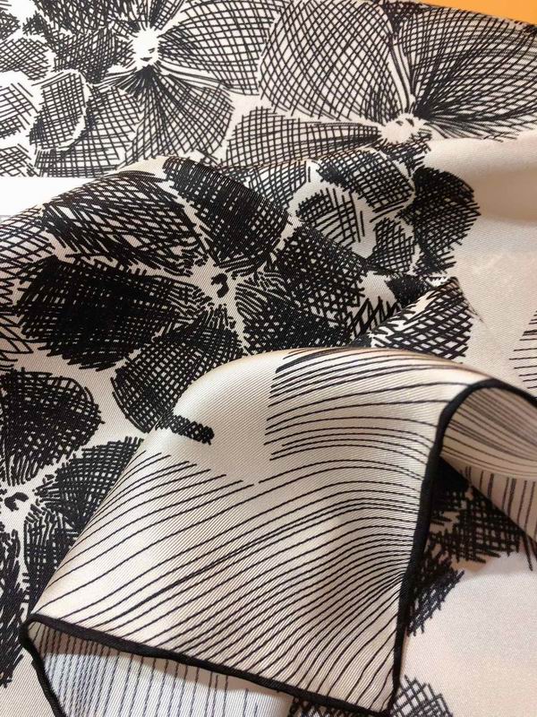 Chanel silk scarf 90X90cm E21 (12)